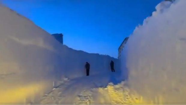 Drumurile din Tiksi, Iacutia arată ca niște imense labirinturi de gheață și zăpadă. Cum supraviețuiesc oamenii la -50°C
