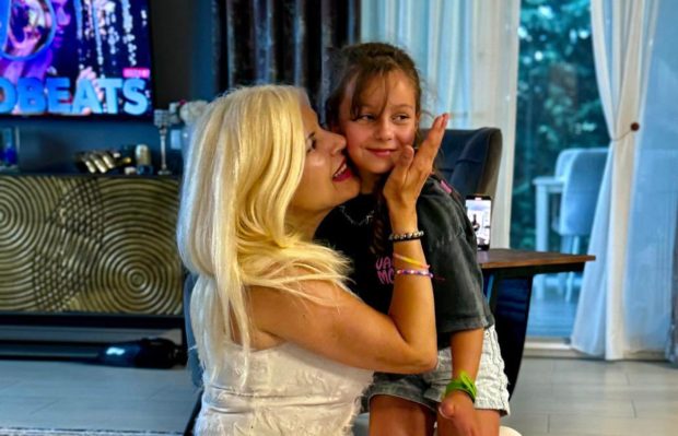 Imagine Stire Elena Udrea, apariție nouă alături de Eva, fetița ei, și de Adrian Alexandrov. Ce mesaj a transmis: „Oriunde te-ai afla” | 2review.ro