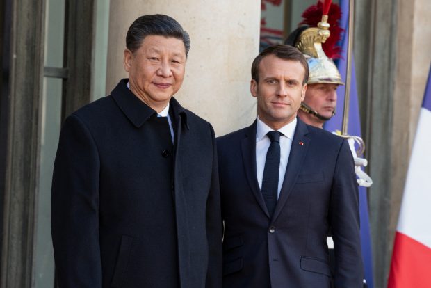 Emmanuel Macron amenință China cu taxe vamale: „O chestiune de viață și de moarte pentru industria europeană”
