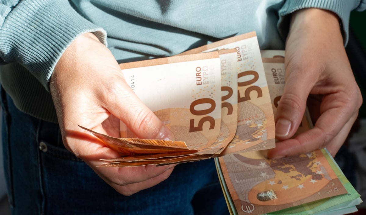 Poza pentru articolul Crește salariul minim în Spania: câți bani în plus vor primi muncitorii români. Măsura se aplică retroactiv de la 1 ianuarie 2026