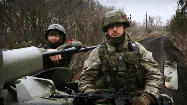 Un soldat declarat „erou” de propaganda rusă s-a împușcat singur și a fugit din țară