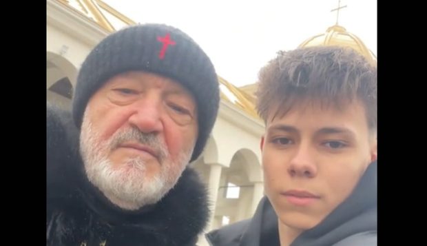 Sfatul din trei cuvinte pe care Gigi Becali i l-a dat unui tânăr de pe TikTok la biserică