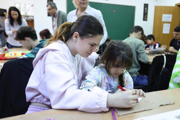 DREAM, comunitatea copiilor pe care obstacolele din viață nu i-au oprit să viseze. 50 de elevi fac minuni din lucruri la care alții ar renunța