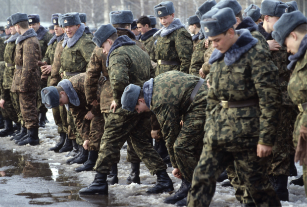 Rusia introduce recrutarea obligatorie pe tot parcursul anului și mobilizează un nou val de rezerviști
