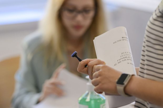 Câți români votează la alegerile locale parţiale din 7 decembrie 2025: aproape 25 de mii de alegători sunt înscrişi pe listele electorale complementare