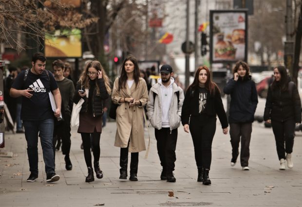 La ce renunță Generația Z în criza financiară: între mici plăceri și nevoia de economisire. „Încep să-mi amintesc de mama, care-mi spunea: «Nu mâncăm în oraș. Avem ciorbă acasă»”