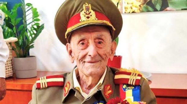 Ion Vasile Banu, veteran de război de 107 ani, singurul decorat de Nicușor Dan de 1 Decembrie