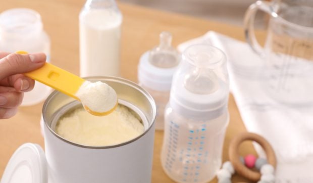 Loturi de lapte praf Nestlé, retrase din Auchan, Selgros și Kaufland după depistarea Bacillus cereus pe linia de producție