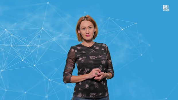 5 știri by Libertatea – Educație: Cât mai costă cadoul de Crăciun pentru doamna. Balul bobocilor, pretext pentru alcool şi manele