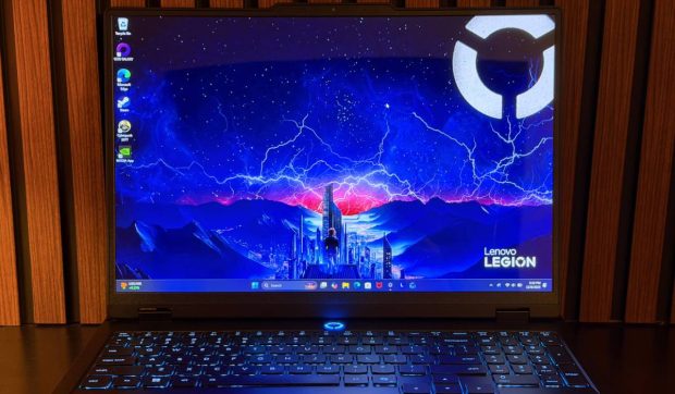 Lenovo Legion 5 Pro cu NVIDIA GeForce RTX 5070 Ti review: un laptop de gaming de top îmbrăcat în straie „business”