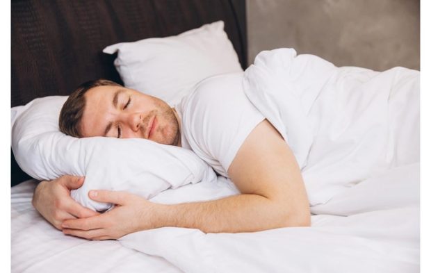 Cele mai bune 5 materiale pentru pijamale pentru o noapte de somn de calitate