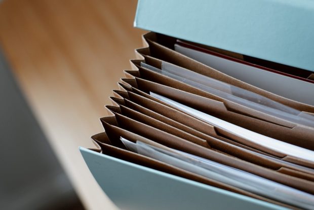 Cum să menții ordine în documente printr-un sistem bine organizat