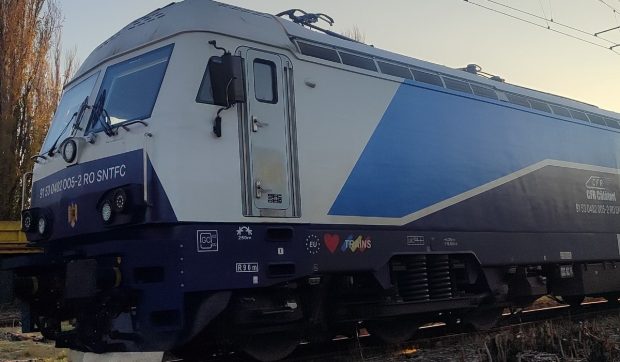O locomotivă modernizată de Reloc Craiova s-a defectat și a provocat o întârziere-record pentru CFR Călători