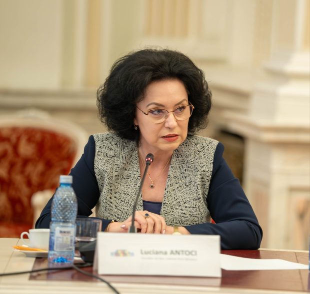 Luciana Antoci, consiliera pe „Educație” a premierului Bolojan, invitată de ministrul David la discuții pe tema programei la română pentru clasa a IX-a
