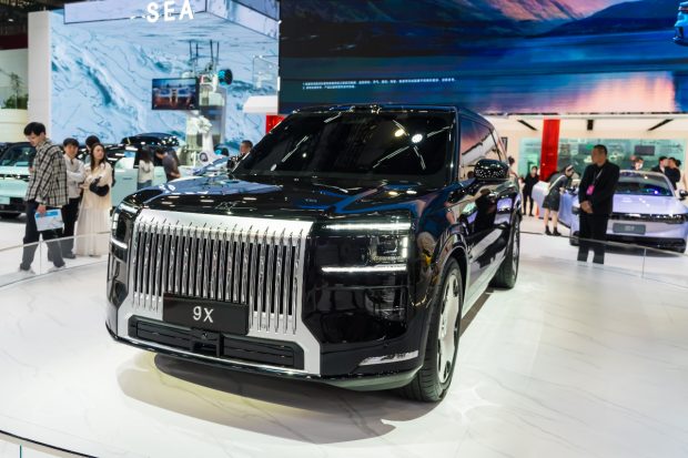 Mașinile de lux electrice din China, mai ieftine decât Audi, BMW, Mercedes-Benz și Porsche. Se vor putea cumpăra online