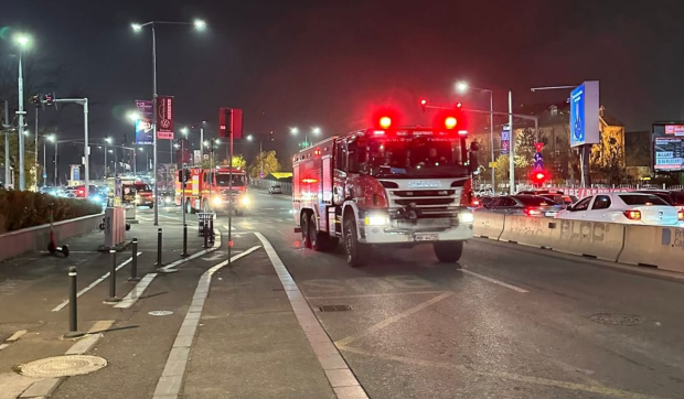 Incendiu la Mall Promenada, în sectorul 2 din București. Se intervine cu 8 autospeciale de stingere