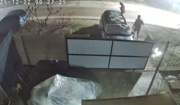 Un șofer din Gorj a rămas fără cuvinte când s-a uitat pe camerele de supraveghere și a văzut cine i-a lovit mașina în miez de noapte