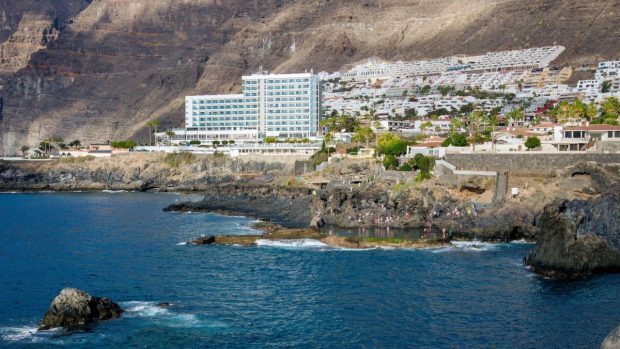 Doi români, printre cei patru morți luați de un val în Tenerife