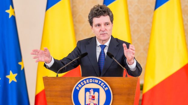 Nicușor Dan vrea să numească șefi la SRI și SIE și nu exclude oameni politici, dar este o problemă