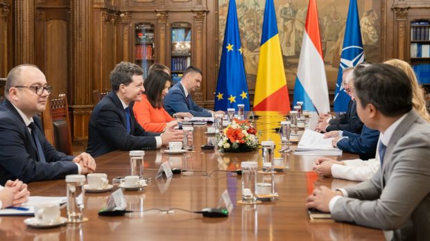Nicușor Dan, primit de Emmanuel Macron la Palatul Élysée: programul vizitei președintelui în Franța