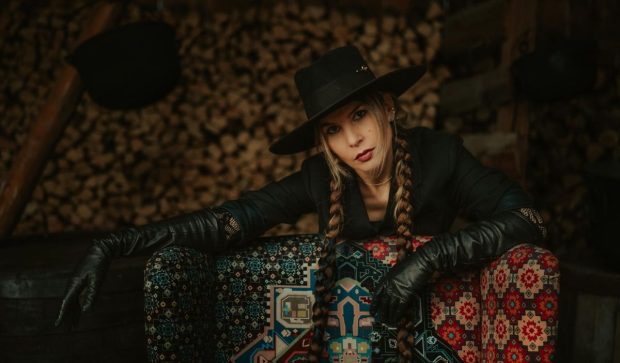 Cum să-ți amenajezi casa de sărbătoare în luna decembrie 2025: „Nu trebuie să fie un showroom de decorațiuni tematice”