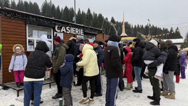 Vacanță cu nervii întinși la maximum: haos, cozi peste tot și alcool pe pârtie în Poiana Brașov