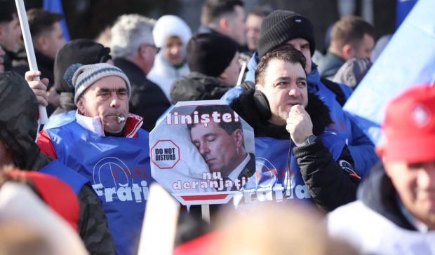 Așa-zișii pro-europeni vs așa-zișii suveraniști = eșecul unei generații?
