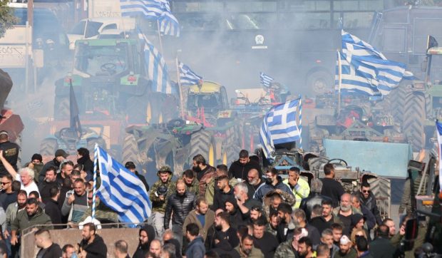 Fermierii greci au declanșat proteste naționale, după ce UE a întârziat plata ajutoarelor pentru agricultură: „Trebuie să dea socoteală”