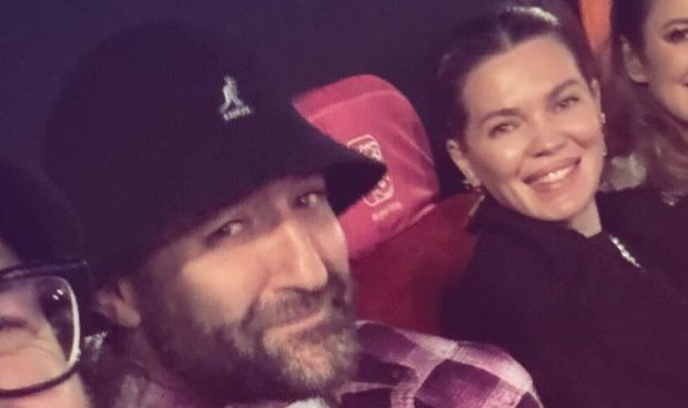 Cum au apărut Smiley și Gina Pistol la premiera de gală „Crăciun cu Ramon”, filmul lui Pavel Bartoș. Alături de cine au fost surprinși în sala de cinema