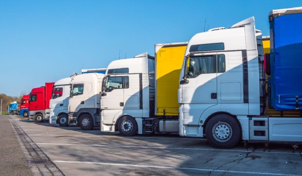 Un șofer român de TIR a adormit cu grețuri și s-a trezit fără marfa din camion, în Germania