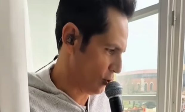 Ștefan Bănică junior, de la fereastra Operei, în Timișoara: „Cele mai ușoare probe de sunet din viața mea!”. Ce i-au răspuns fanii