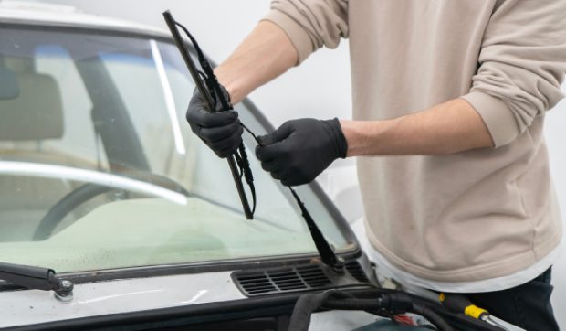 De ce fac ștergătoarele de parbriz zgomot și cum scapi de scârțâit. Trucuri oferite de experții auto