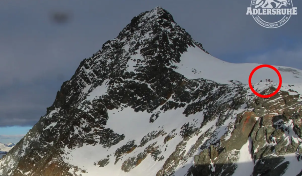 Un alpinist și-a lăsat iubita să moară de frig pe cel mai înalt vârf al Austriei, iar o cameră web a înregistrat momentul
