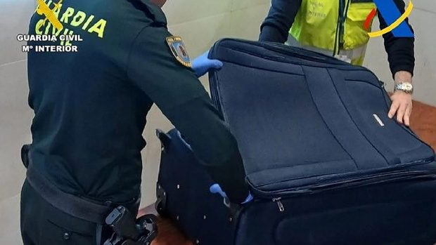 Vameșii spanioli au rămas fără cuvinte când au văzut ce avea un român în valiză