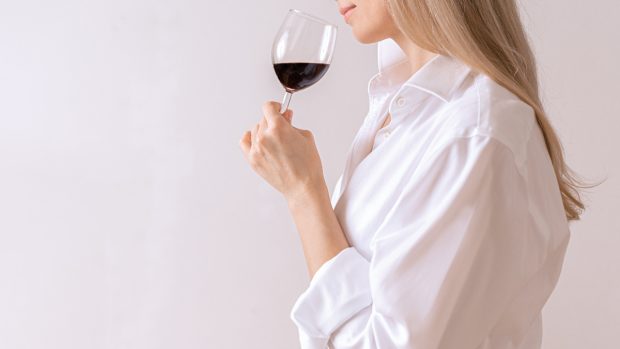 Ce se întâmplă cu organismul când bei vin: beneficii, riscuri și concluziile specialiștilor