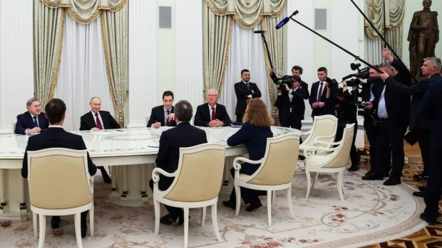 Vladimir Putin refuză orice plan de pace propus de Donald Trump în Ucraina, după 5 ore de discuții cu trimișii președintelui american