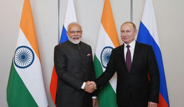 Vladimir Putin tocmai a făcut rost de 2 miliarde de dolari, din India. Ce armă închiriază armatei indiene