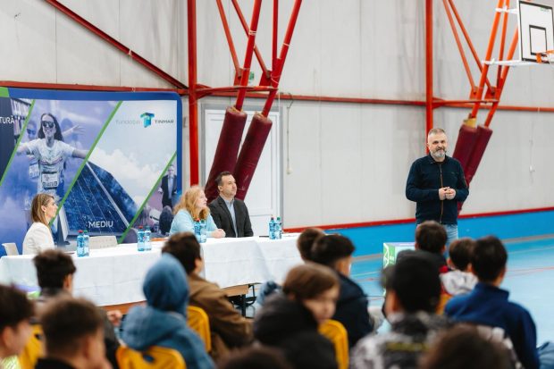 Fundația Tinmar – „Educație pentru viitor”: 413 burse pentru elevii din sectorul 3, București