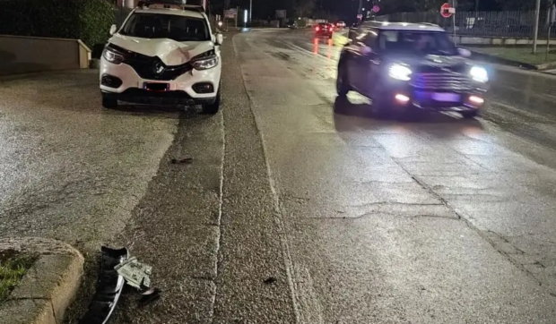 O mamă care își vizita fiul internat a fost lovită de o mașină în fața spitalului, în timp ce traversa strada, și a murit