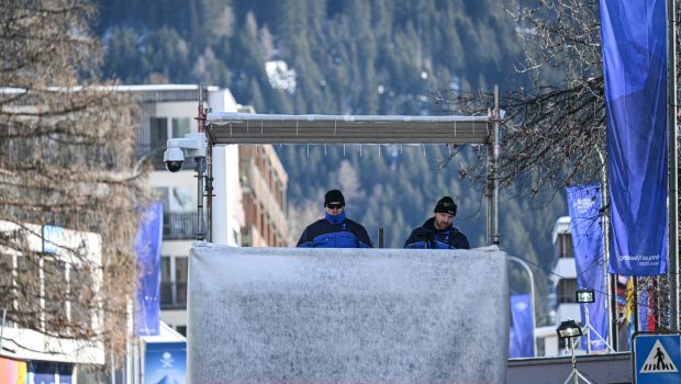Agenții Secret Service ai lui Donald Trump, în turnul de control de la Zürich: președintele SUA, păzit de sute de oameni la Davos