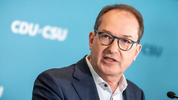 Ce este „Return Hubs”, planul controversat prin care Germania și UE vor muta deportările în afara Europei