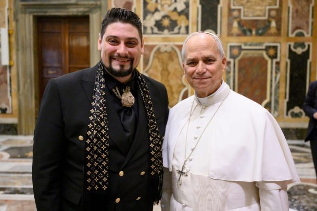 Tenorul român care l-a întâlnit pe Papa Leon. E solist al Operei Naționale București și artist renumit la nivel internațional