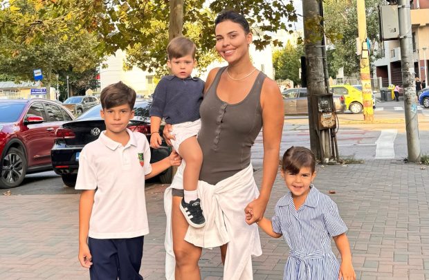 Imagine Stire Andreea Popescu, primele declarații după ce s-a zis că are patru bone: „Știam că o să fac vâlvă, că se va supăra lumea”. Câte femei o ajută în casă | 2review.ro