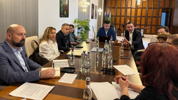Ciprian Ciucu și Bogdan Ivan anunță că apa caldă și căldura în apartamentele din București vor fi furnizate în regim de avarie