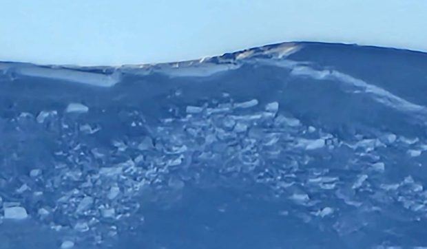 O avalanşă de mari dimensiuni a avut loc în Munții Rodnei. Kitul de supravieţuire pe care trebuie să îl aibă orice turist