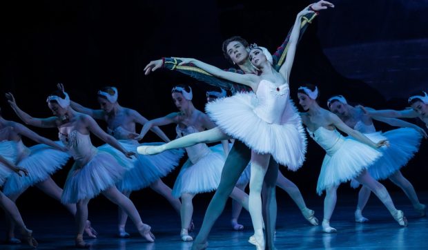 Balerina Ganna Muromtseva, în premieră la București, în „Lacul lebedelor”, la Sala Palatului