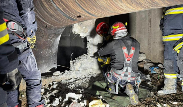 Bărbat blocat 2 zile într-un canal adânc de 6 metri, în sectorul 5 din București. A fost salvat după ce a fost auzit țipând