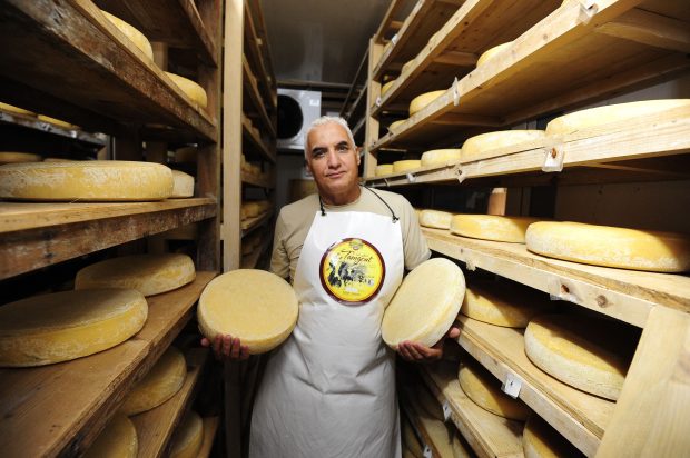 Grecia rămâne fără brânză feta: „Fără măsuri imediate, va deveni un produs de lux”