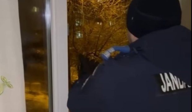 Un bărbat din Botoșani a cerut ajutor la 112 după ce un „musafir nepoftit” i-a apărut în bucătărie. Jandarmii au rămas uimiți | VIDEO