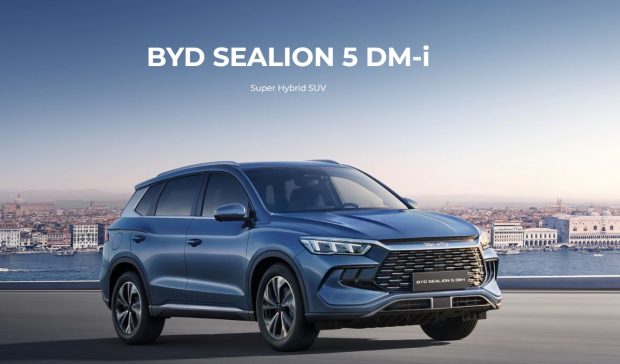 BYD lansează în România modelul Sealion 5 DM-i, un hibrid cu o autonomie de peste o mie de kilometri și preț de Dacia Bigster